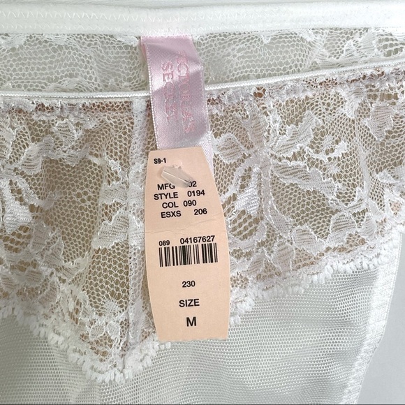 Vintage Victoria Secret White Lace Bra and Throng Panty Lingerie Set Sz 34D/M - Picture 11 of 12